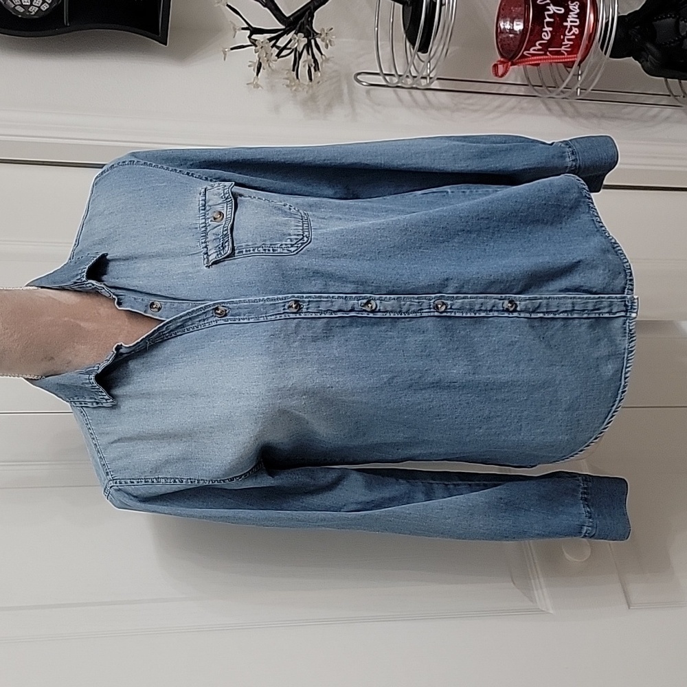 BDG - Urban Outfitters, Size XS, Chambray Button Down Shirt. EUC